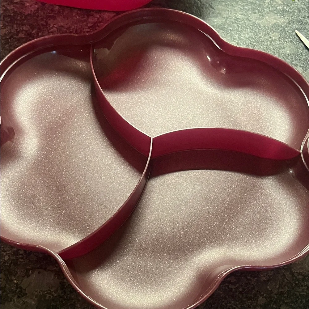 12 inch Tupperware Chip N Dip Burgandy Flower-Shaped Bowl with Lid